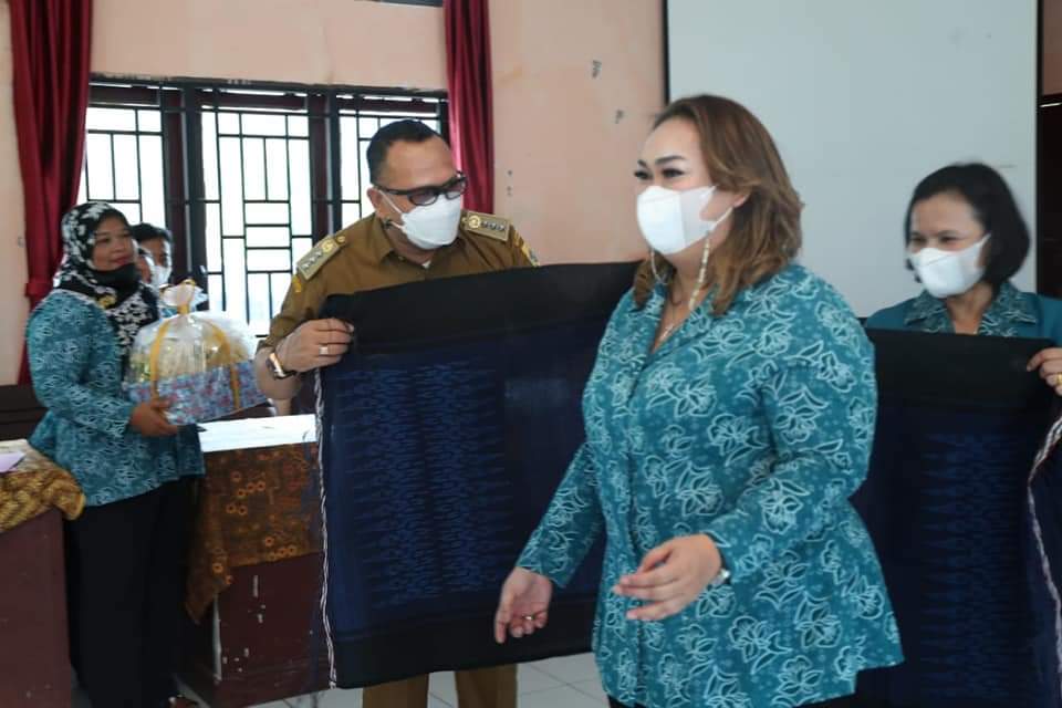 Ketua TP PKK.Kabupaten Pakpak Bharat Kunjungi Kec. PGGS Dan Kec.KerajaanÂ 