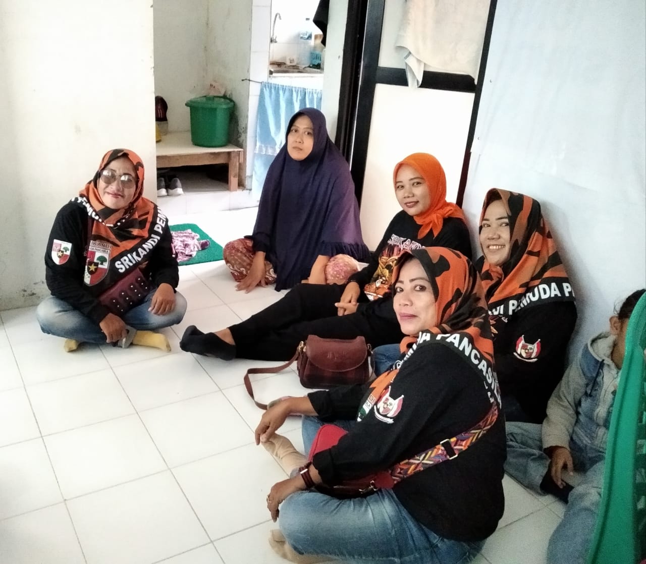 Yahya Panjaitan Balon Legislatif 2024 Bersama Pemuda Pancasila Asahan Jenguk Istri Wadan Koti