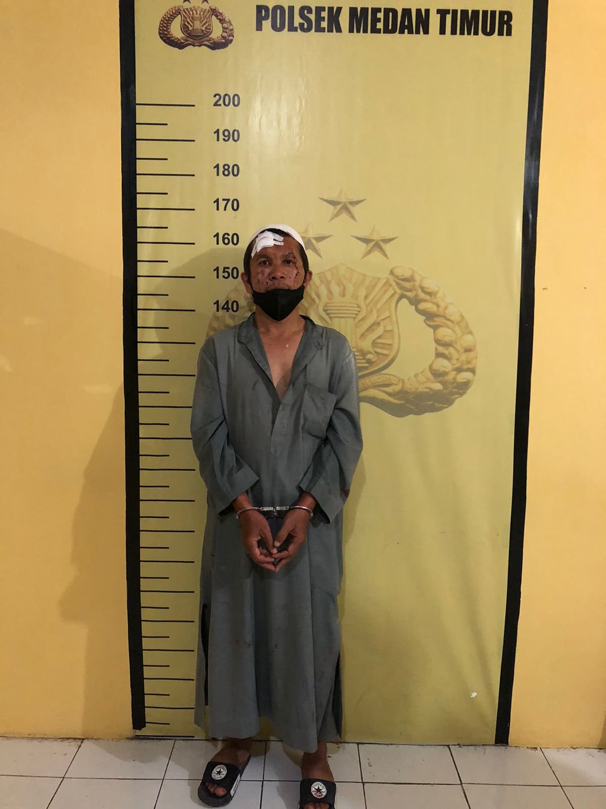 Polsek Batang Kuis Amankan Pria Baju Gamis Pencuri Kotak Infak