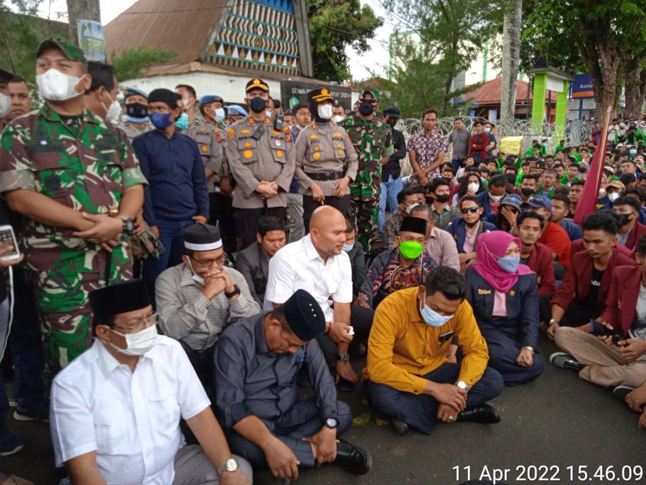 Ketua DPRD Sambut Baik Unras Ribuan Mahasiswa Di Depan Gedung DPRD Kota Padangsidempuan