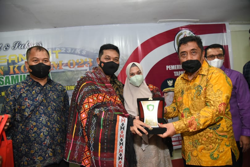 Bupati Tapsel Hadiri Lepas Sambut Danrem 023/KS Di Pandan