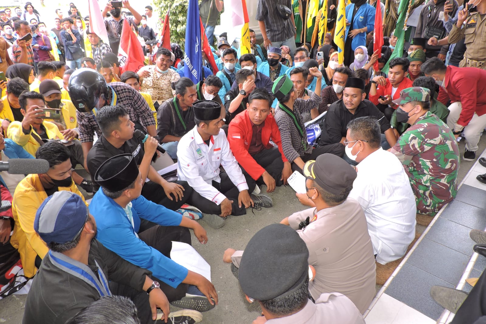 Demo Asahan Tertib, Kapolres Asahan Duduk Bersama Mahasiswa