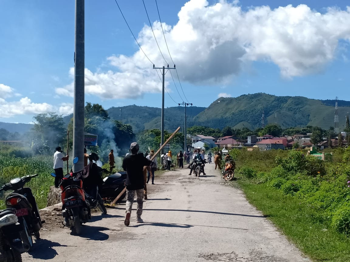 Paskah Bersih, Ikatan Perangkat Desa se-Kec. Balige Gotong Royong Bersama Kantor Camat Balige