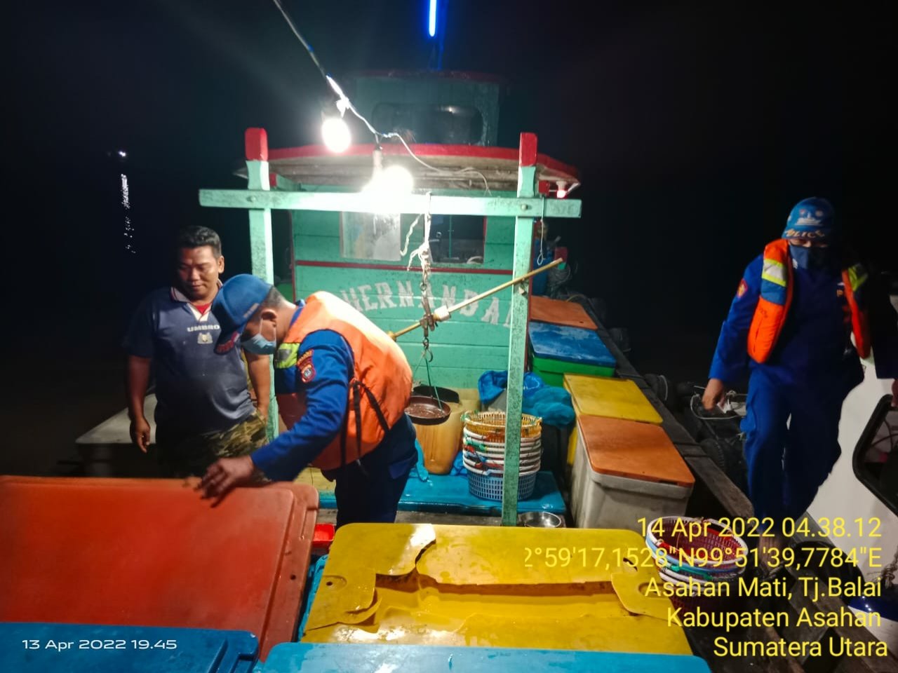 Tim Patroli Sat Pol Airud Periksa KM. HERNANDA yang Masuki Perairan Tanjung Balai