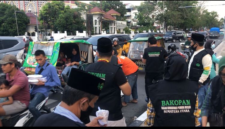 Bakopam Sumut Buka Puasa Bersama dan Bagi Nasi Bungkus Untuk Masjid di Medan