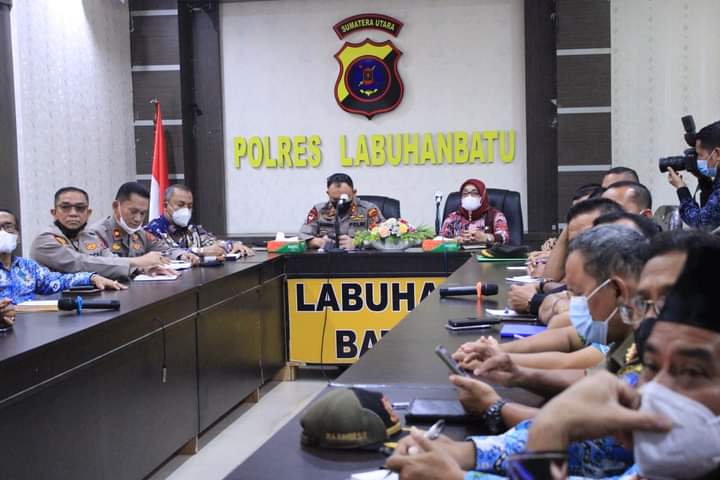 Wabup dan Kapolres Labuhanbatu Rapat Koordinasi Lintas Sektoral Persiapan Idul Fitri 1443 H Secara Virtual