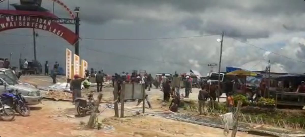 Diduga Ulah Hasutan Oknum, Puluhan Warga Rusak Pagar PT BUK di Desa Kacinambun