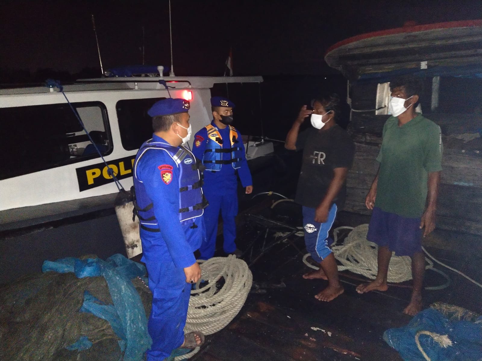 Personil Satpolair Hentikan Kapal Tanpa Nama yang Keluar dari Wilayah Kota Tanjung Balai