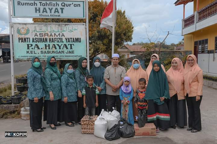 TP-PKK Kota PSP Berbagi Takjil dan Sembako ke Panti Asuhan