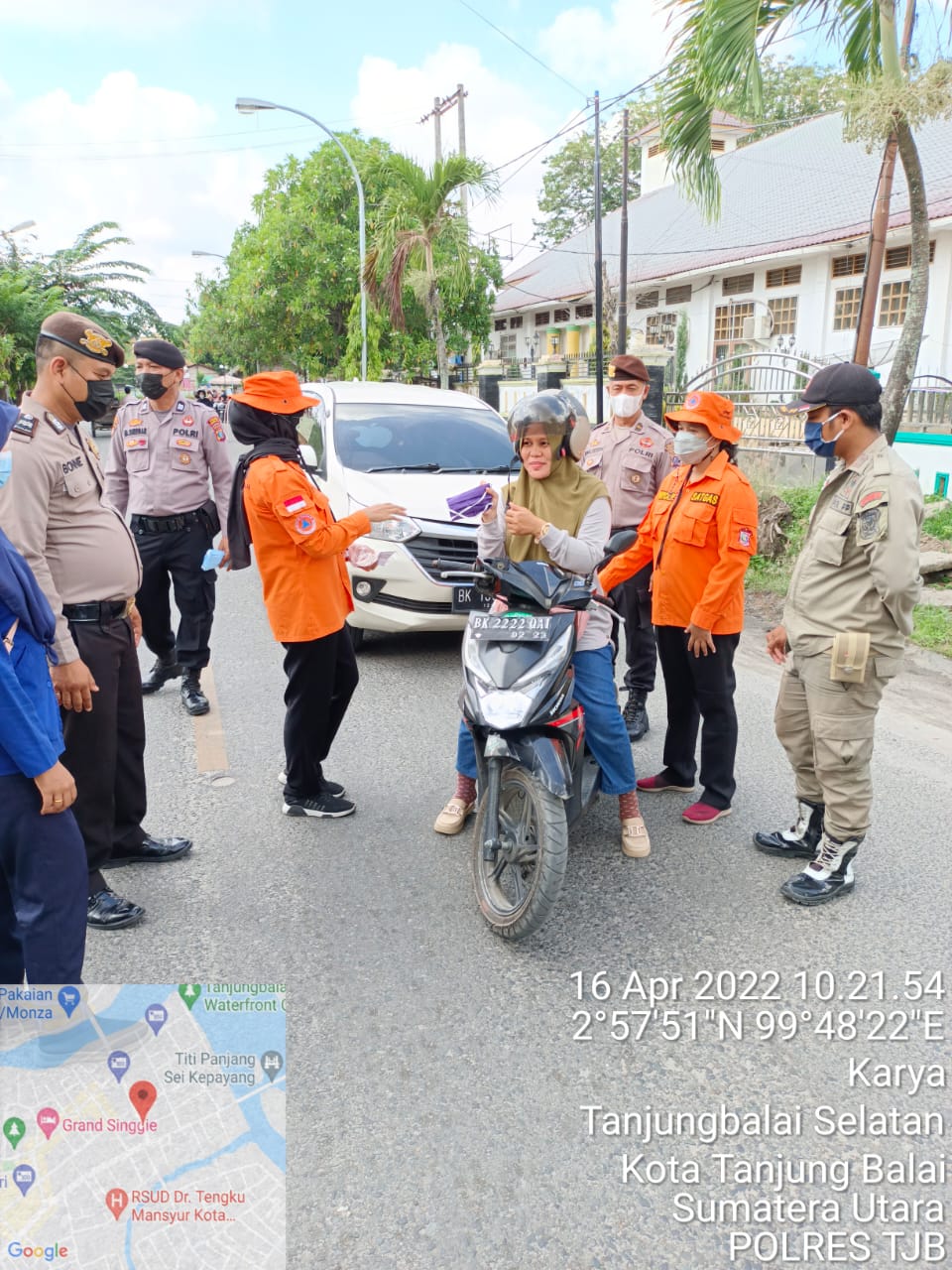 OPS Yustisi Personil Gabungan Himbau Warga Pengguna Jalan dan Pedagang Mematuhi Prokes dan Vaksin I,II dan III (Booster)