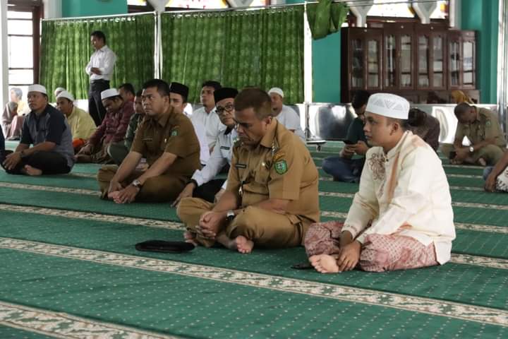 Bupati Madina Bersama Siswa Madrasah MAN Dan Jamaah Tadarus & Tausyiah Di Mesjid Agung Nur Ala Nur