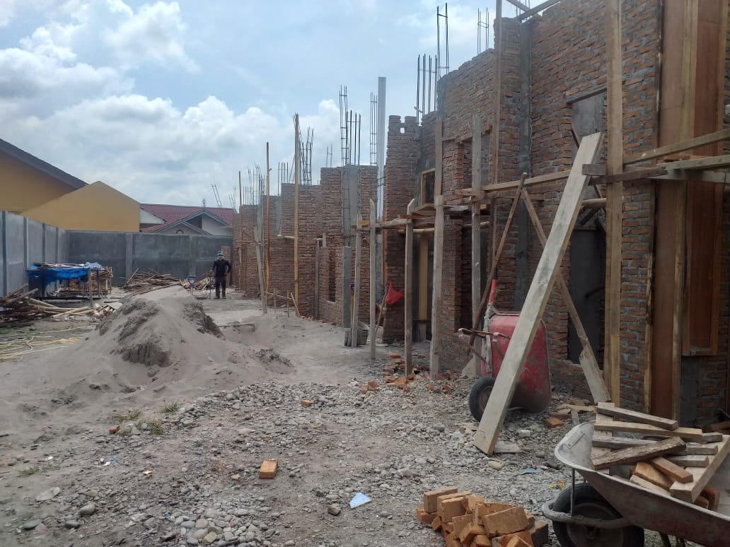 Diduga Tidak Sesuai RAB, Warga Minta Bangunan Ruko Di Jalan Pematang Pasir Medan Deli Ditindak Tegas