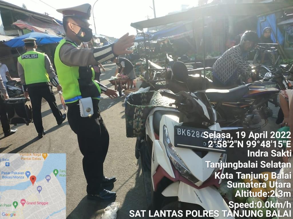 Sat Lantas Polres Tanjung Balai Rutin Gatur Lalin dan Tertibkan Parkir Kenderaan serta PKL Menggunakan Badan Jalan
