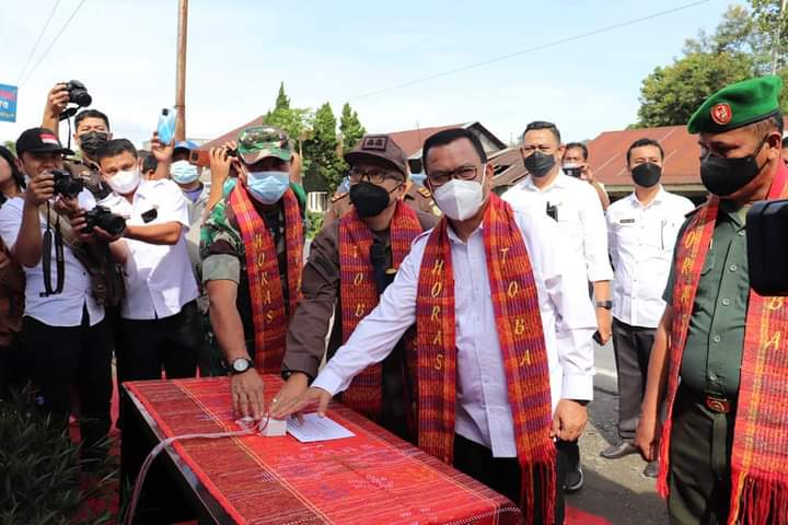 Desa Sigumpar Barat Diresmikan Jadi Kampung Restorative Justice Sopo Adhiyaksa Batak Naraja