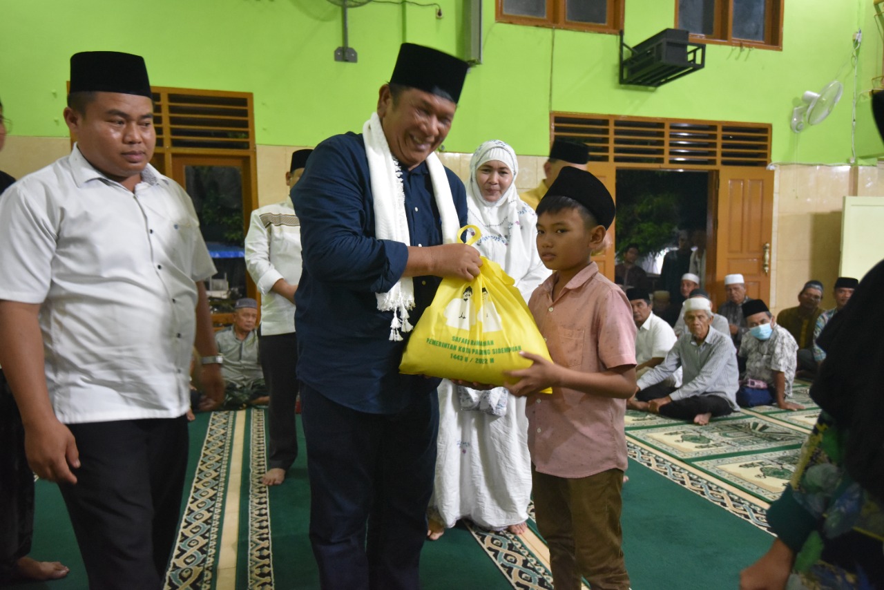 Walikota Irsan Efendi Nasution Safari Ramadhan di Masjid Al-Istiqomah