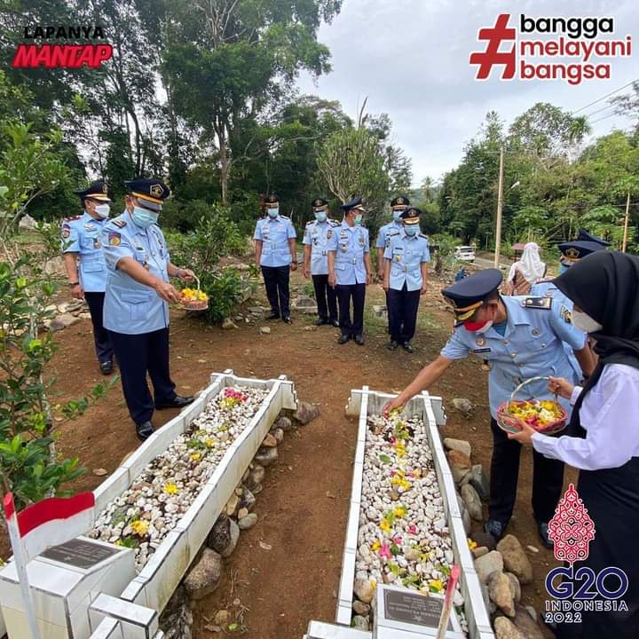 Kenang Jasa Pahlawan, Lapas Kelas II B Panyabungan Tabur Bunga di Makan Pahlawan
