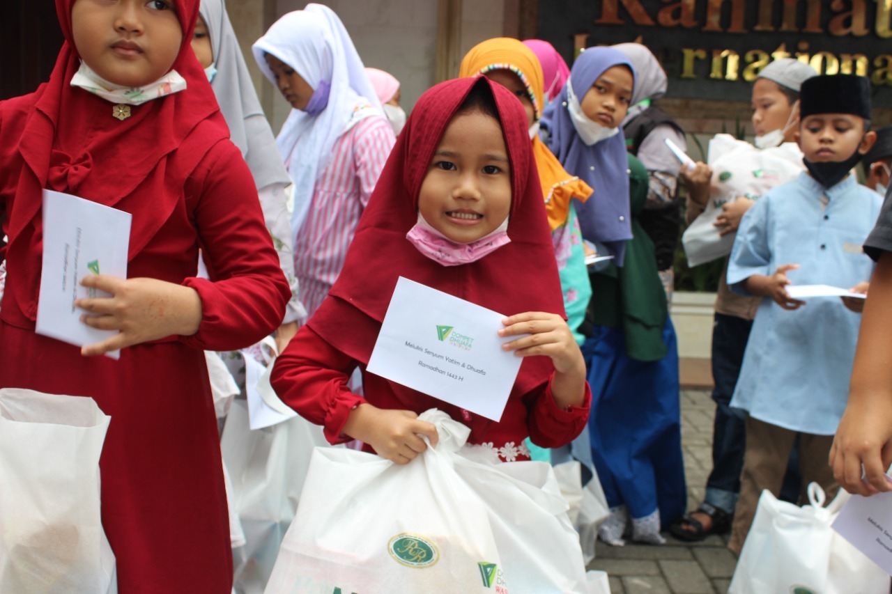 DD Waspada Lukis Senyum Yatim dan Dhuafa Berkunjung ke Museum Rahmat Galeri