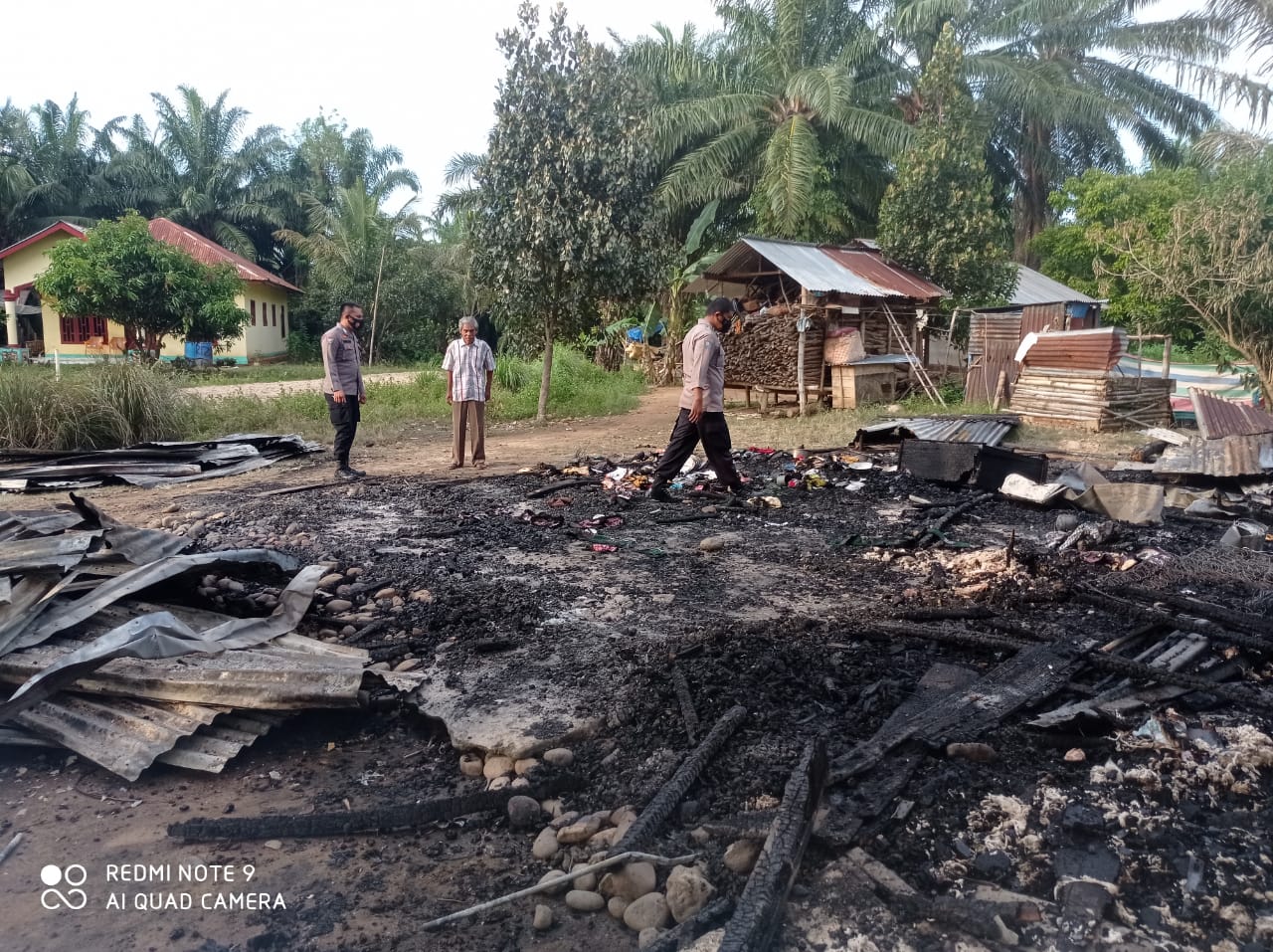 Diduga Korsleting Listrik, Satu Unit Rumah Papan Terbakar di Paluta