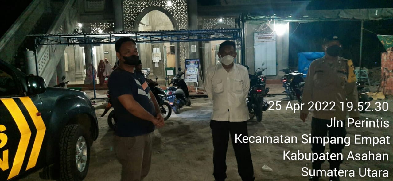 Personel Polsek Simpang Empat Polres Asahan Pengamanan Sholat Tarawih di Masjid- Masjid