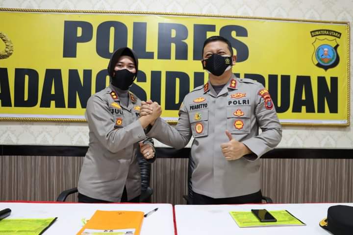 Ini Laporan Kesatuan oleh Kapolres Padangsidimpuan yang lama kepada yang baru