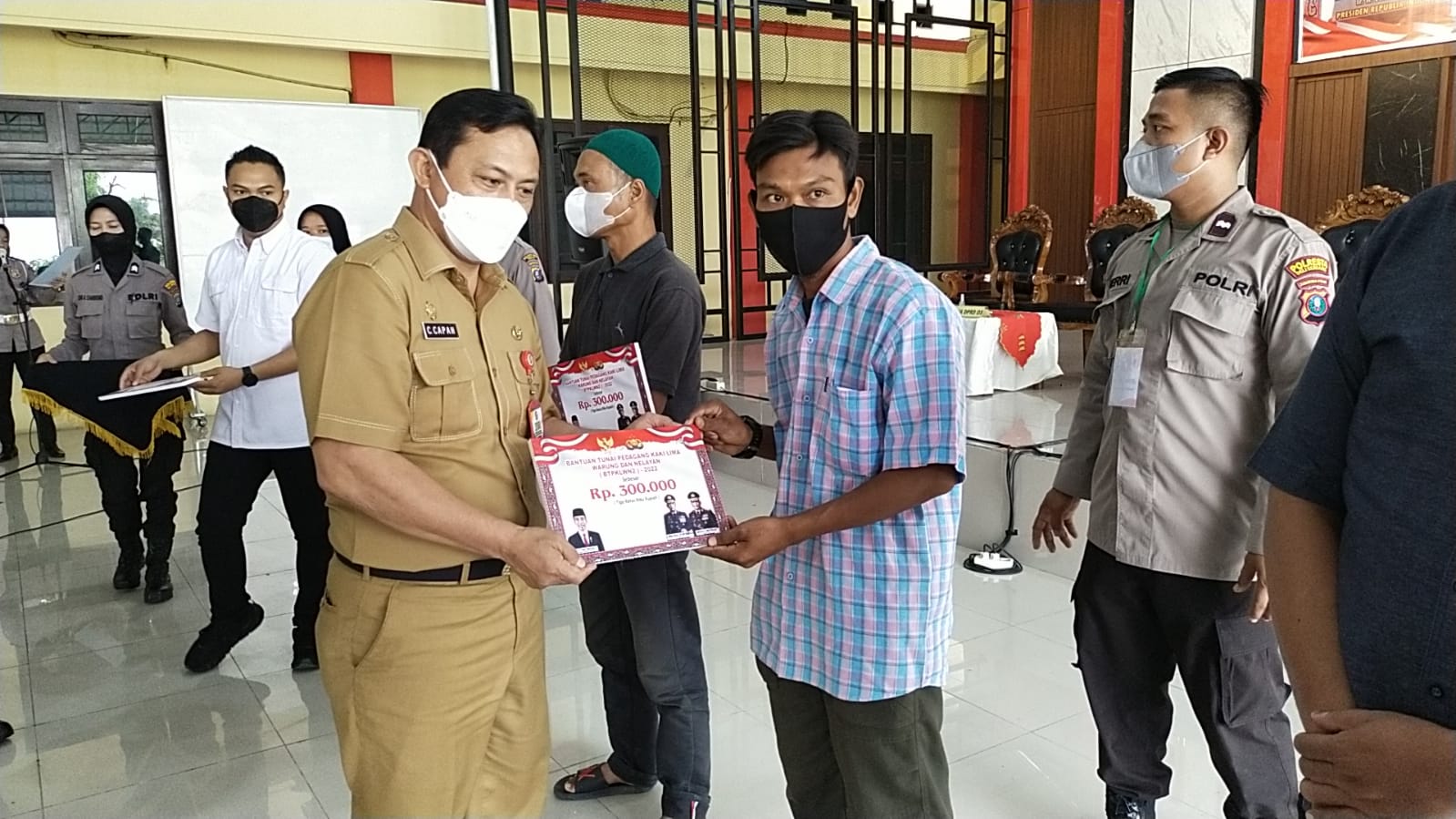 Polresta Deli Serdang Launching Pendistribusian Penyaluran Bantuan Tunai Kepada PKL, Warung dan Nelayan (BTPKLWN) T.A 2022