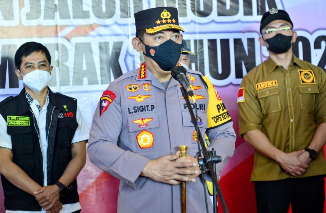 Tinjau Pelabuhan Merak, Kapolri Apresiasi Masyarakat yang Mudik Lebih Awal