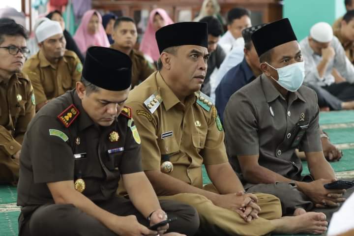 Bupati dan Wakil Bupati Ikuti Shalat Zuhur Berjamaah di Masjid Agung
