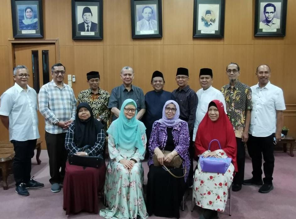 Keluarga Pendiri UISU Mengapresiasi Program Tali Asih kepada Pengurus Lahirnya Yayasan UISU