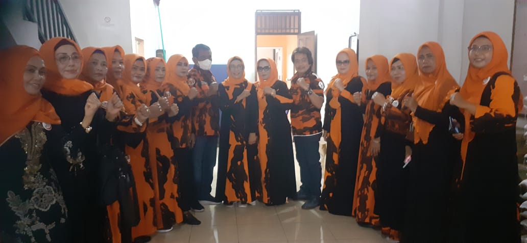 MPC Pemuda Pancasila (PP) Kota Medan Bagi 200 Paket Sembako Kepada MTMP  Srikandi Kota Medan.