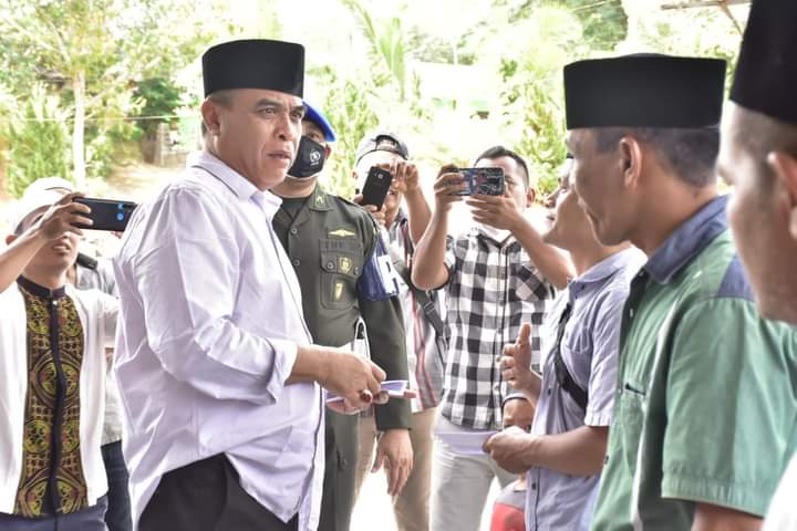 Bupati dan Wakil Bupati Beri Santunan kepada Anak Yatim dan Pengemudi Becak