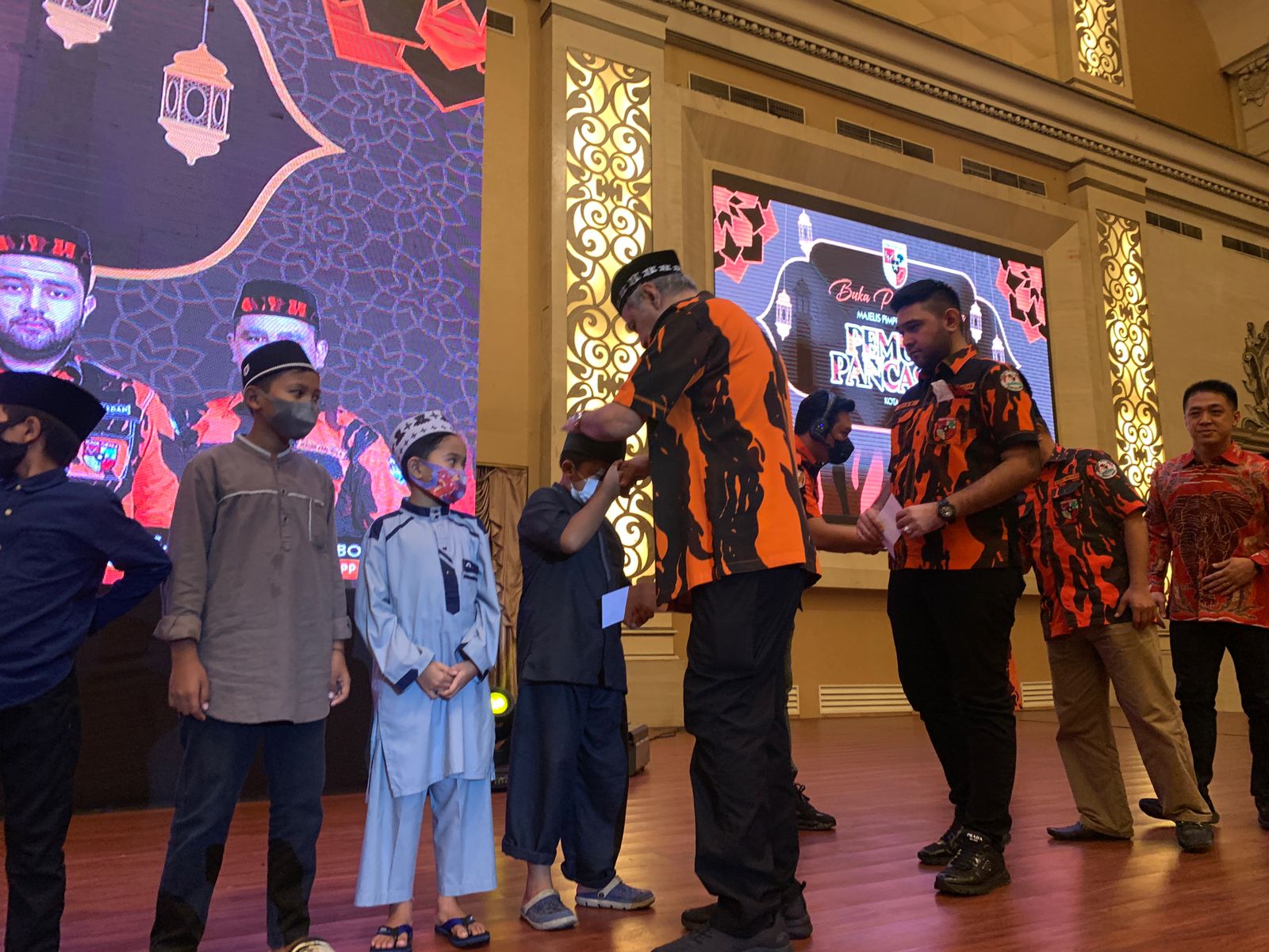 Bukber MPC PP MEDAN, Ketua Dian Bagikan THR untuk seluruh Ketua Ranting