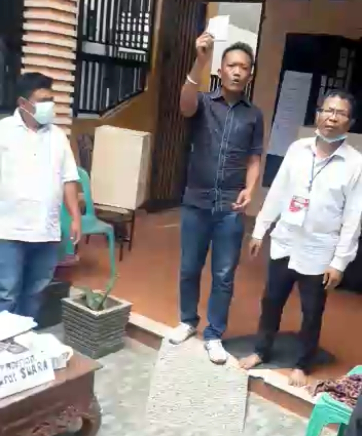 Viral, Ketua KPPS TPS 20 Desa Tembung Coblos 7 Kertas Suara Cakades Nomor 1