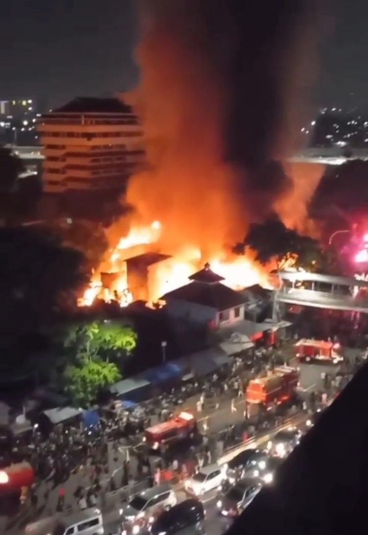 Pasar Gembrong Dilalap Dijago Merah, Ini Damkar Dikerahkan