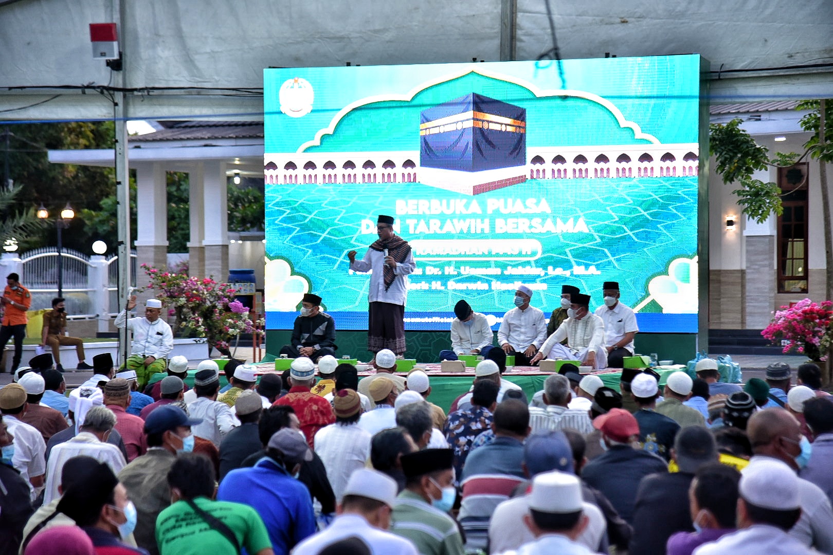 Gubernur Edy Rahmayadi Buka Puasa Bersama Abang Becak, Bilal Mayit dan Penggali Kubur