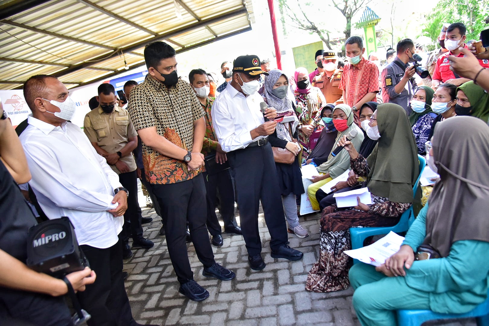 Gubernur Edy Rahmayadi Dampingi Menko PMK Kunjungi Warga Miskin di Belawan *Pastikan Telah Menerima Bansos