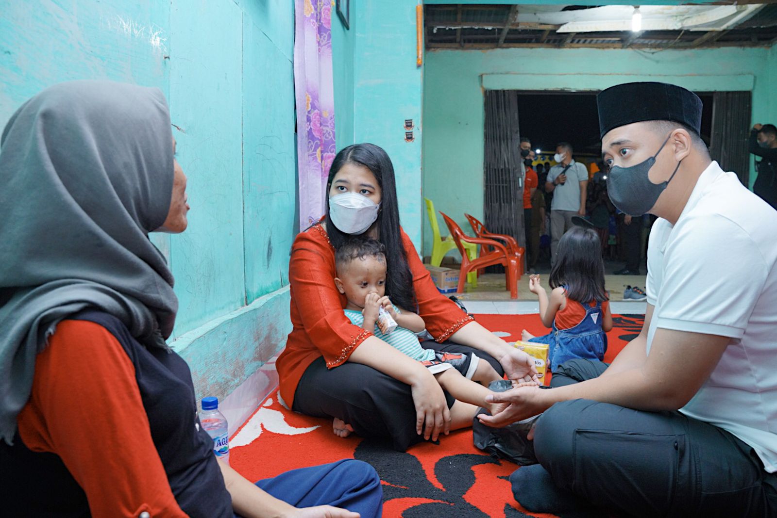 Kunjungi Keluarga Korban Keganasan Geng Motor, Bobby Nasution Jamin Pendidikan Anak dan Beri Modal Usaha