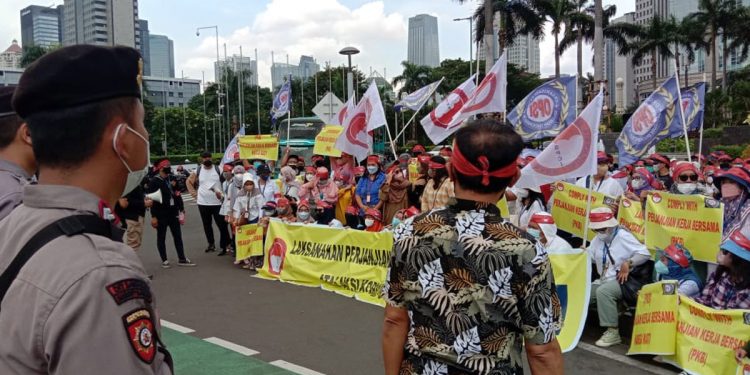 1.700 Karyawan Citibank Indonesia Demo Tuntut Pesangon