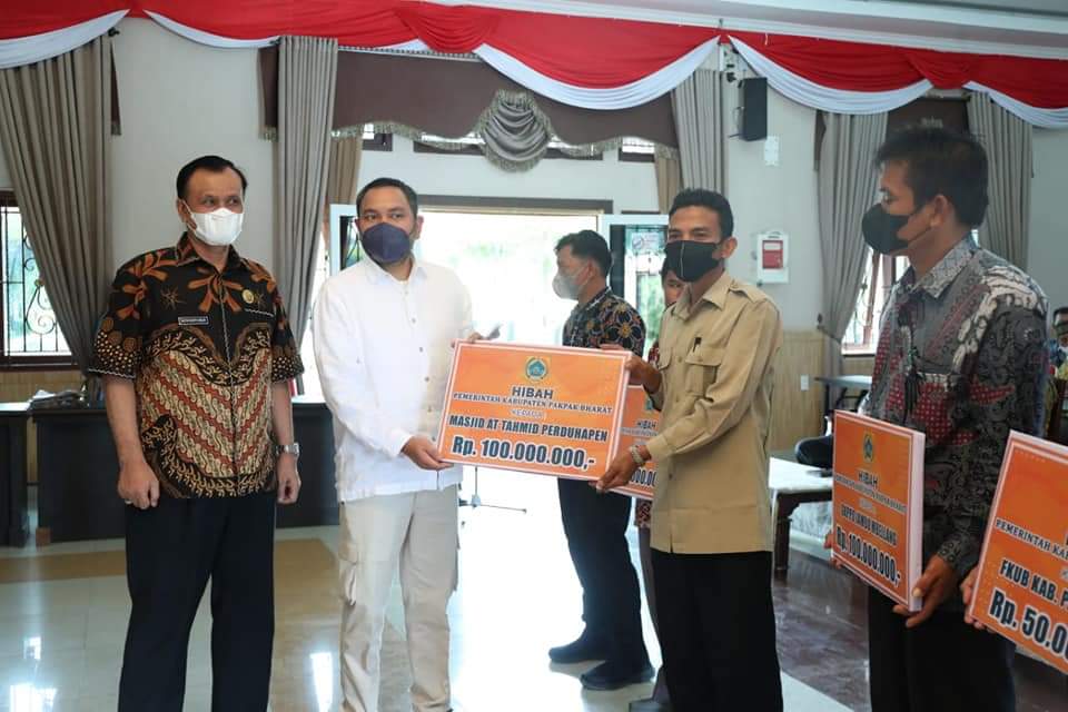 Penandatanganan Naskah Perjanjian Hibah daerah Bupati Ajak Tokoh Agama Bangun Mental Dan Moral Masyarakat