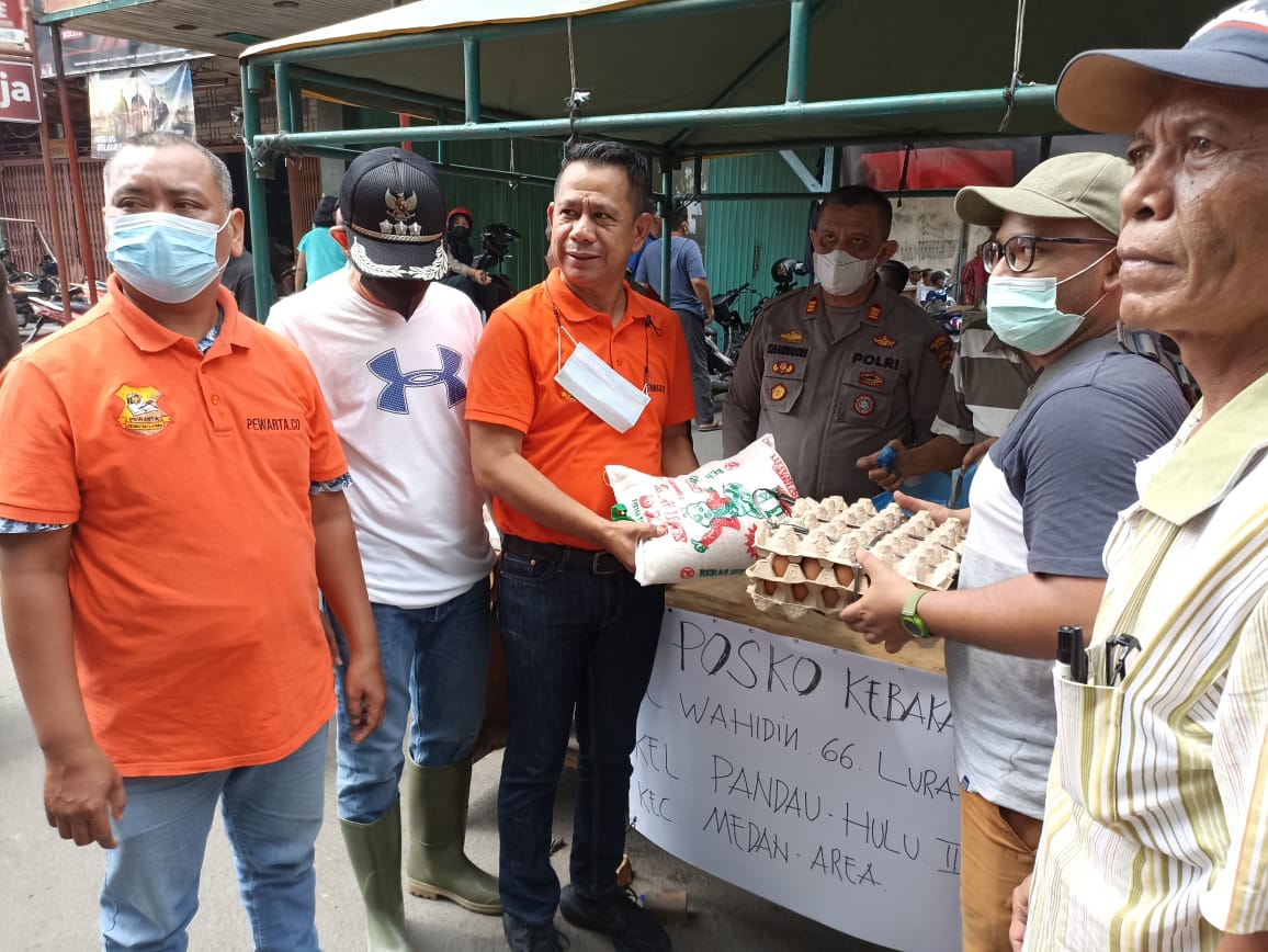 Ketua Pewarta Berikan Bantuan Sembako pada Korban Kebakaran di Jalan Wahidin