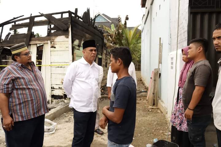 Bupati Madina Kunjungi Korban Kebakaran di Desa Sirambas