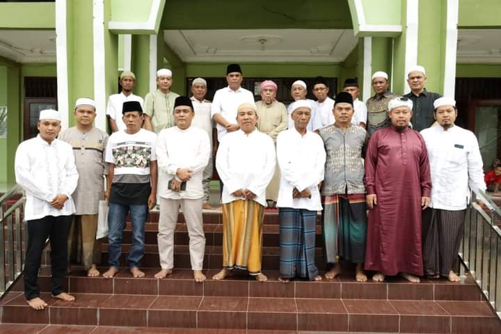 Bupati Madina Salat Jumat di Masjid Al Ismailyah Gunungtua Lumban Pasir