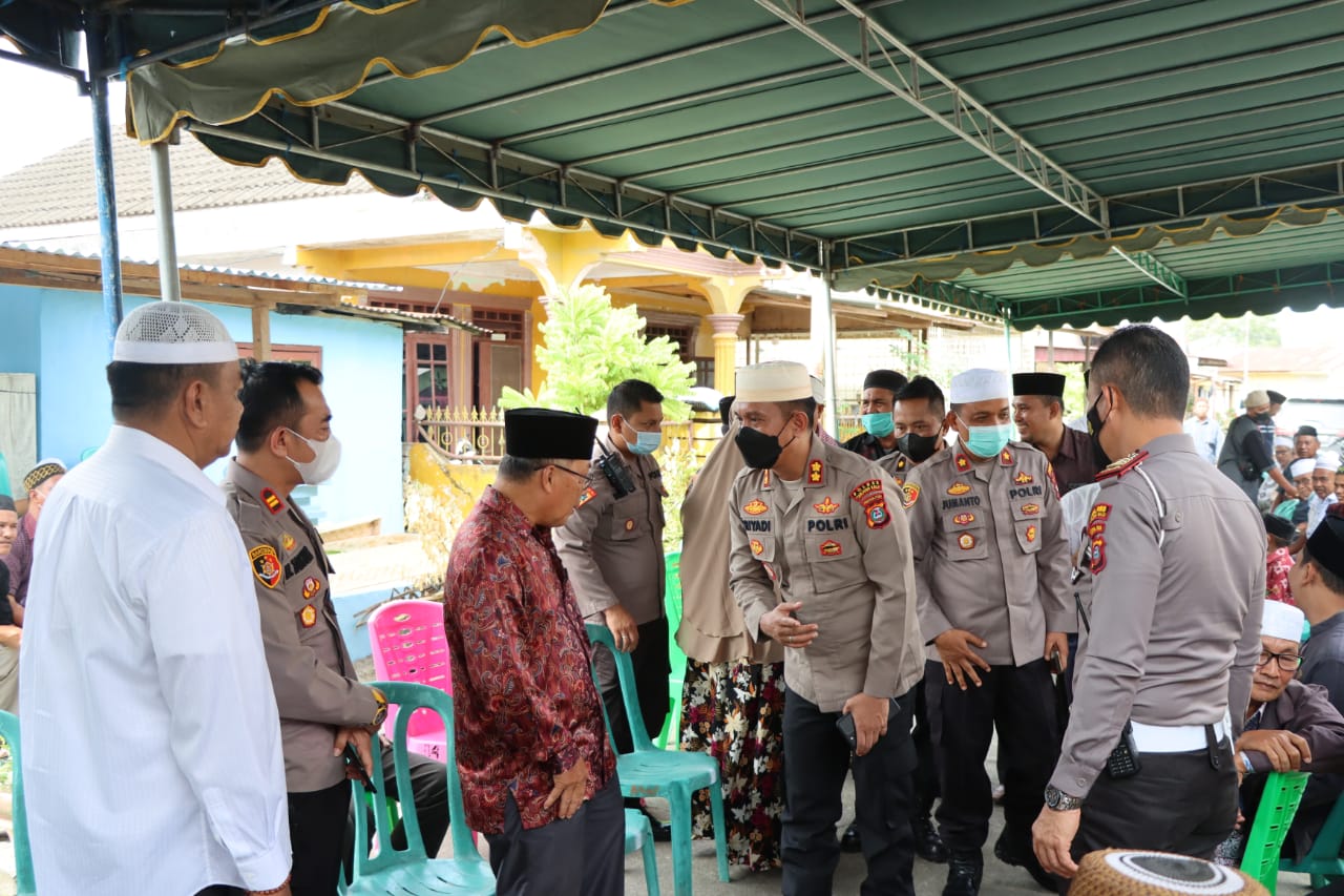 Kapolres Tanjung Balai Melayat Ke Rumah Ketua FKUB Kota Tanjung Balai