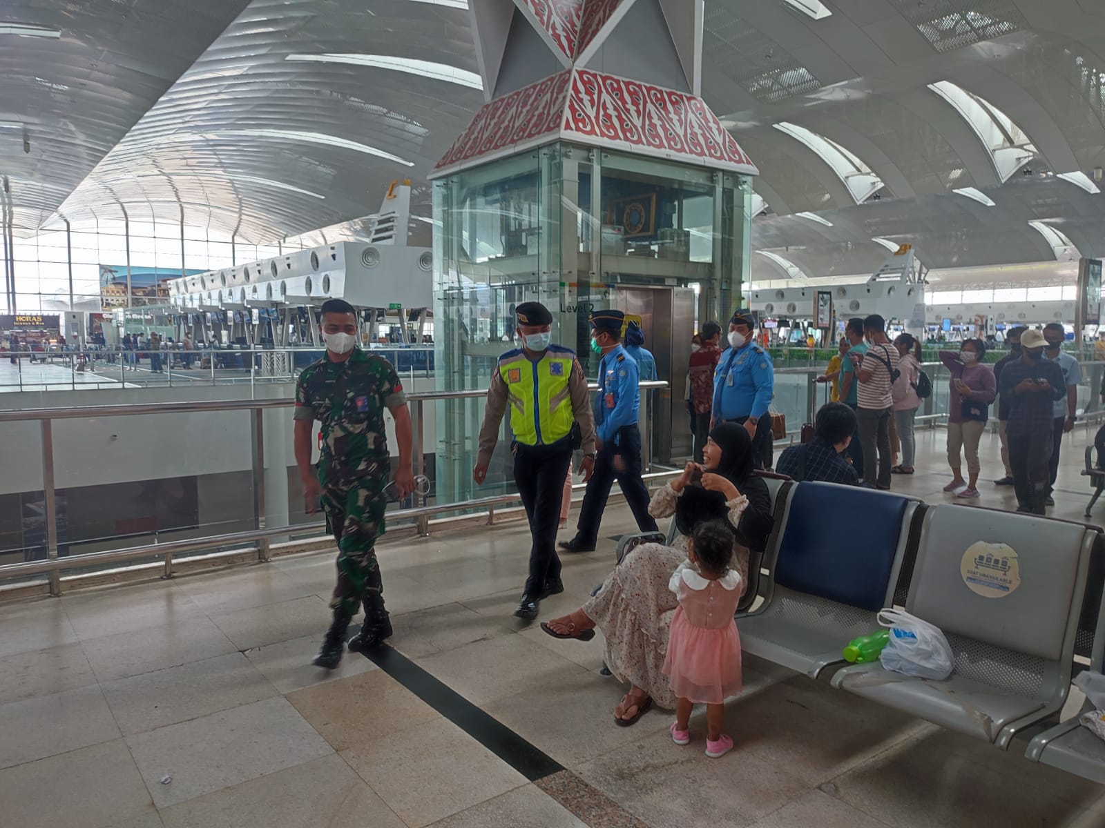 Personil Polsek Kawasan Bandara KNIA Rutin  Patroli Pastikan Masyarakat Taati Prokes