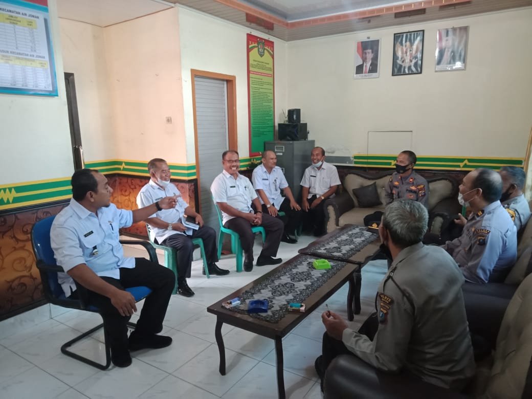 Silahturahmi ke Kantor Camat Air Joman, Ini Kata Kapolsek Air Joman Polres Asahan Hadapi Pilkades Serentak Tahun 2022