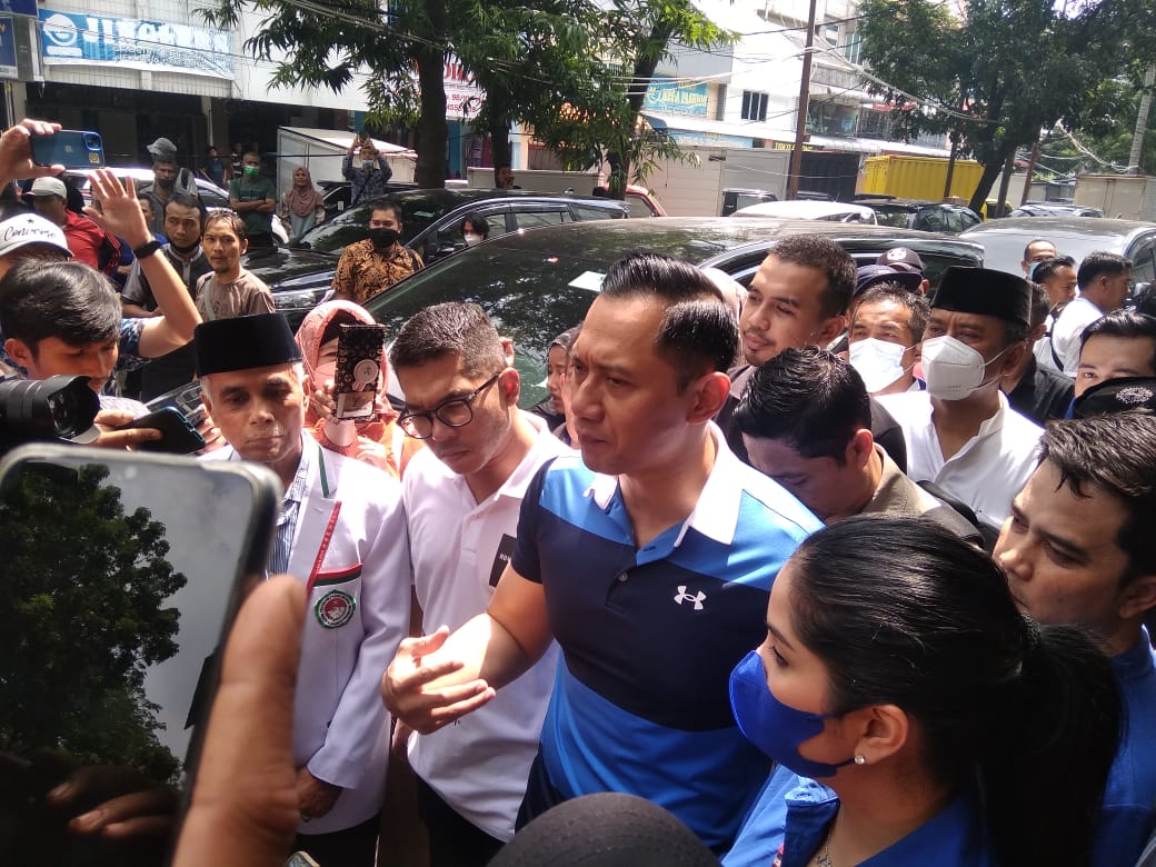 Sehari Dilantik, Lokot Nasution Dampingi AHY dan Anisa Temui Pedagang Pusat Pasar Medan