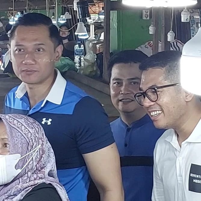 AHY dan Istri Belanja Teri Medan di Pusat Pasar Medan
