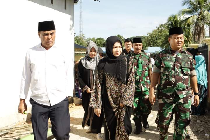 Bupati Madina Bersama Dandim0212/TS Melayat Ke Kediaman Pimpinan Ponpes Darul Hadist Huta Baringin