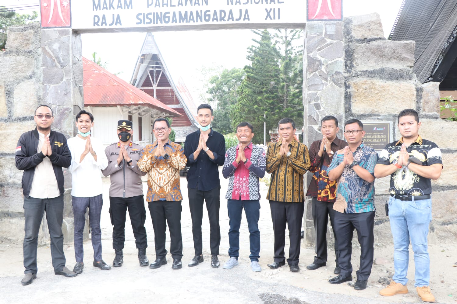 Kabaharkam Polri Ziarah ke Makam Raja Sisingamangaraja XII