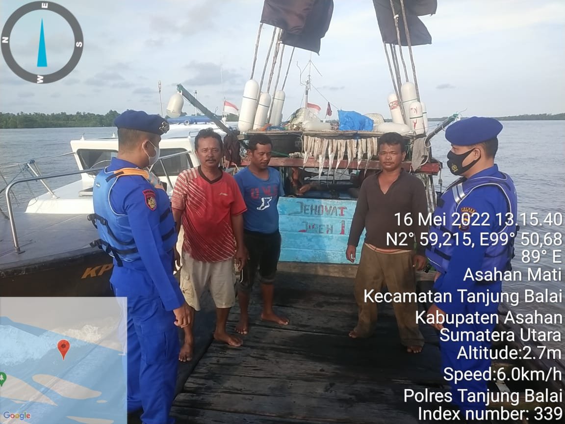 Personil Satpolair Polres Tanjung Balai Hentikan Kapal KM. Aoyen Bersama dan Lakukan Pemeriksaan