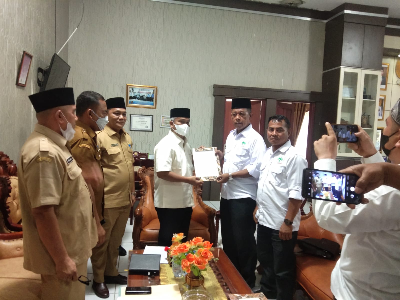 Aksi Damai APKASINDO Disambut Hangat oleh Plt. Bupati Palas